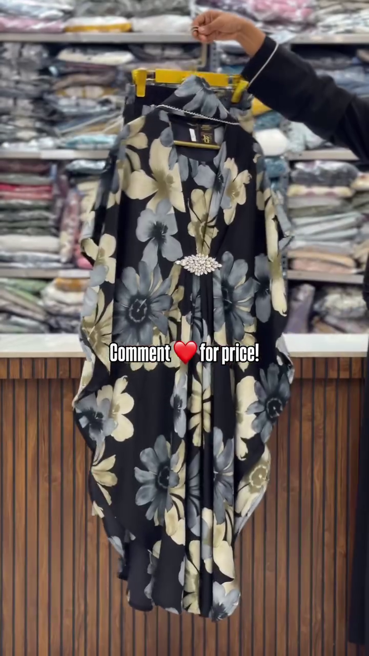 Elegant Cream Floral Flow Dress with Brooch Detail – Chic Party Wear - Image 5