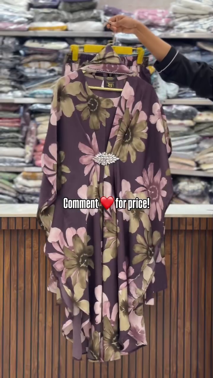 Elegant Cream Floral Flow Dress with Brooch Detail – Chic Party Wear - Image 4