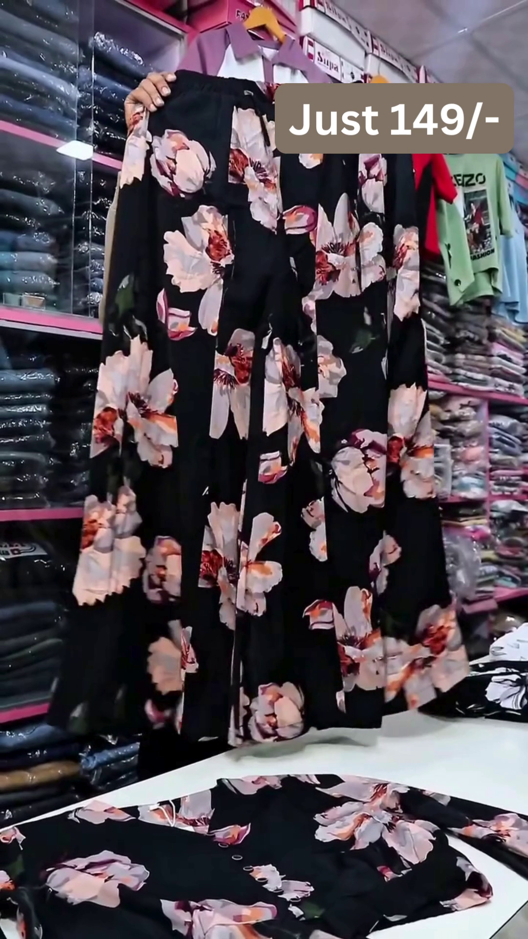 Trendy Black Floral Crop Top – Just ₹149 - Image 5