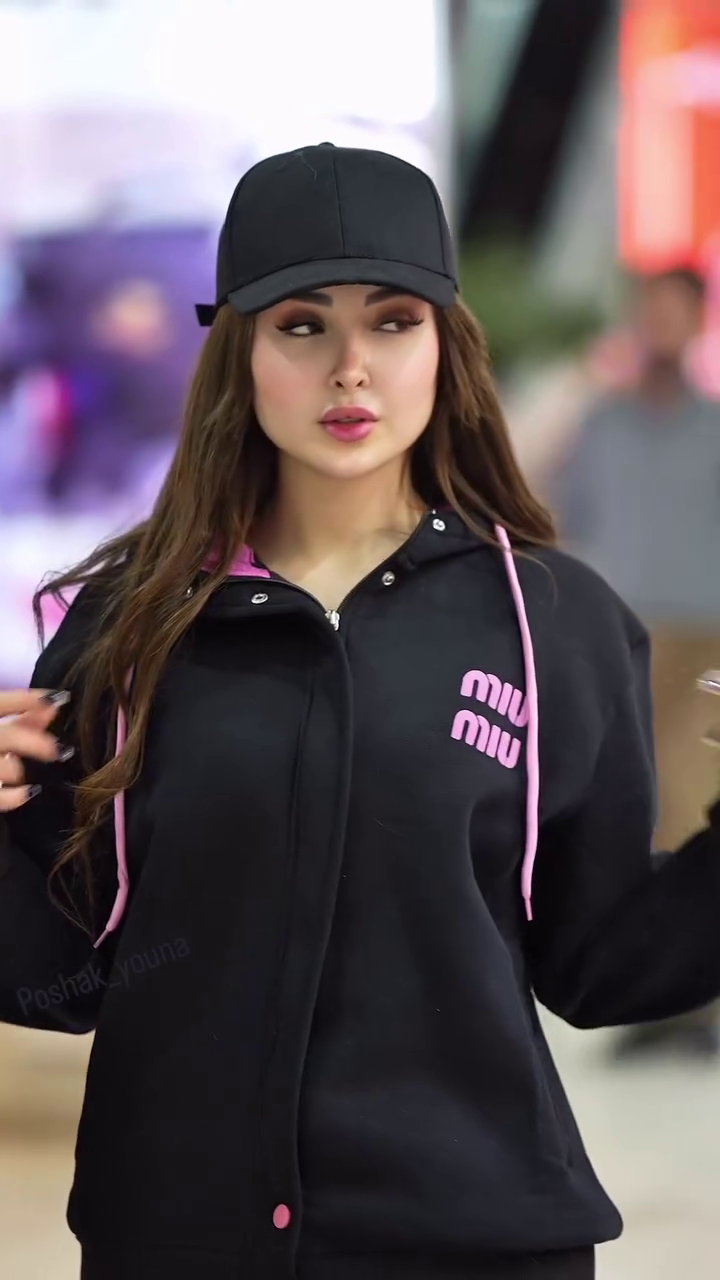 Cozy White Hoodie Set with Pink Accents – Sporty Chic Comfort - Image 4