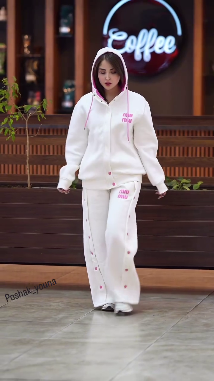 Cozy White Hoodie Set with Pink Accents – Sporty Chic Comfort - Image 2