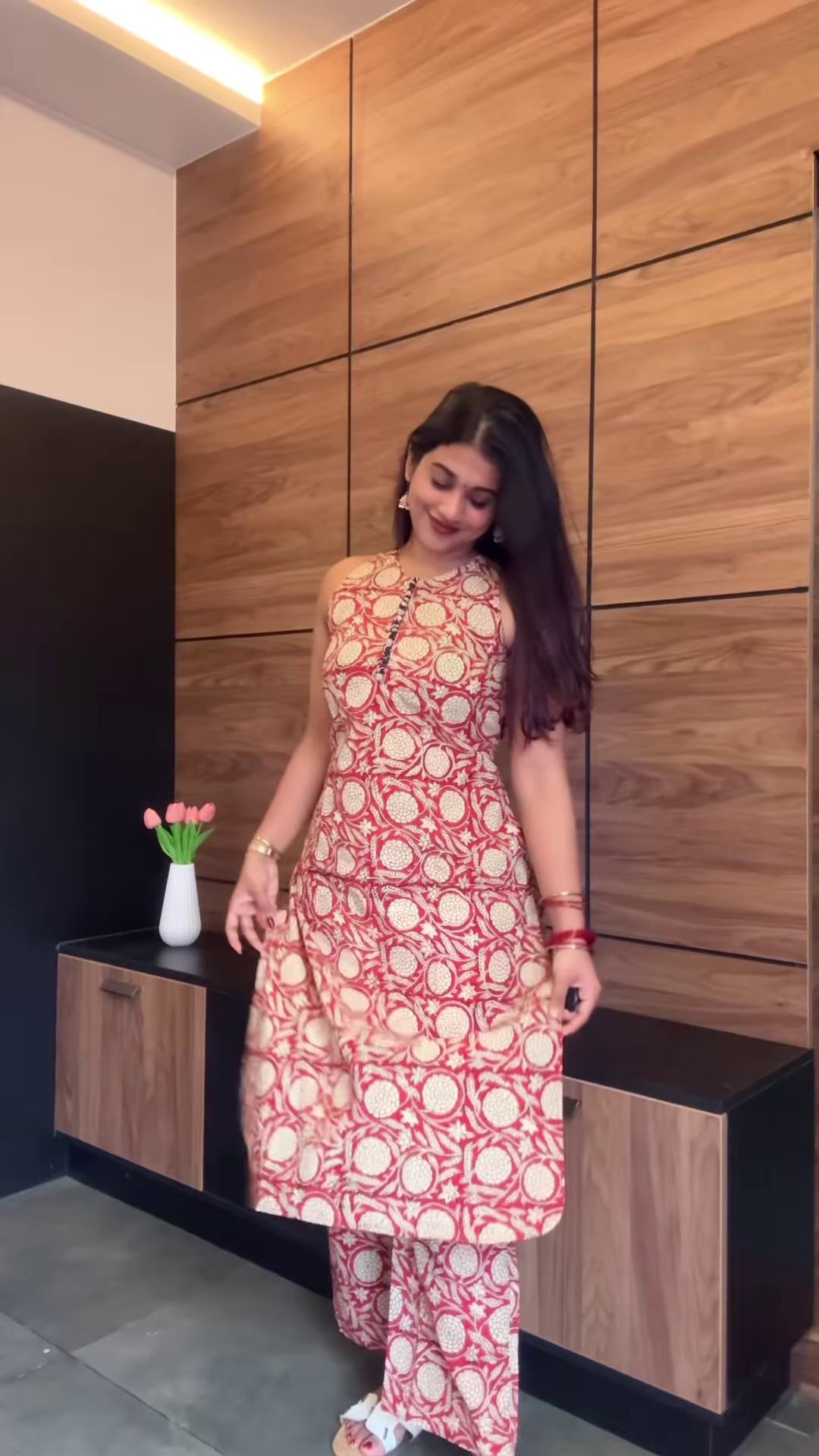 Elegant Floral Print Sleeveless Kurta Set with Matching Palazzo Pants