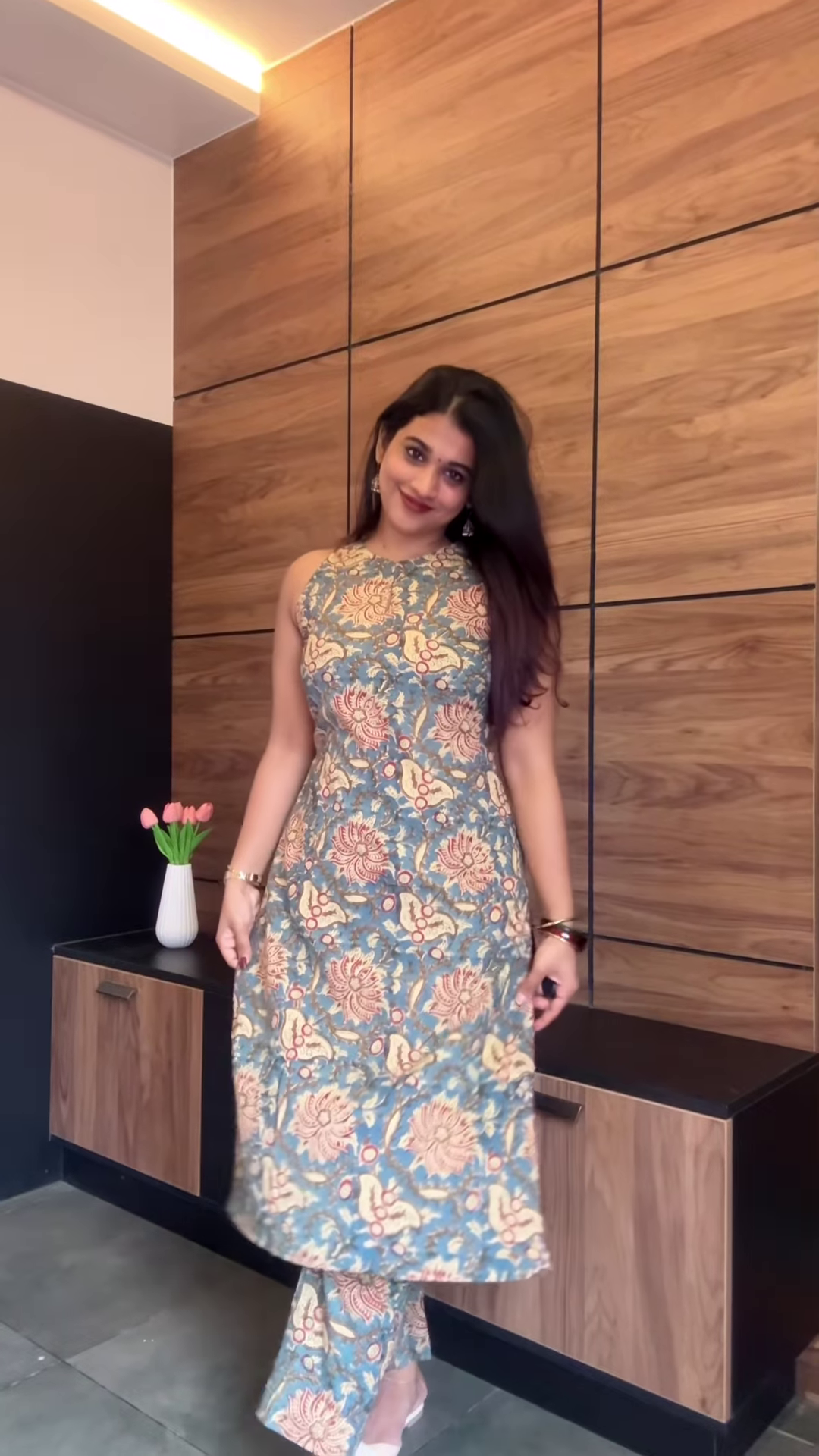 Elegant Floral Print Sleeveless Kurta Set with Matching Palazzo Pants - Image 6