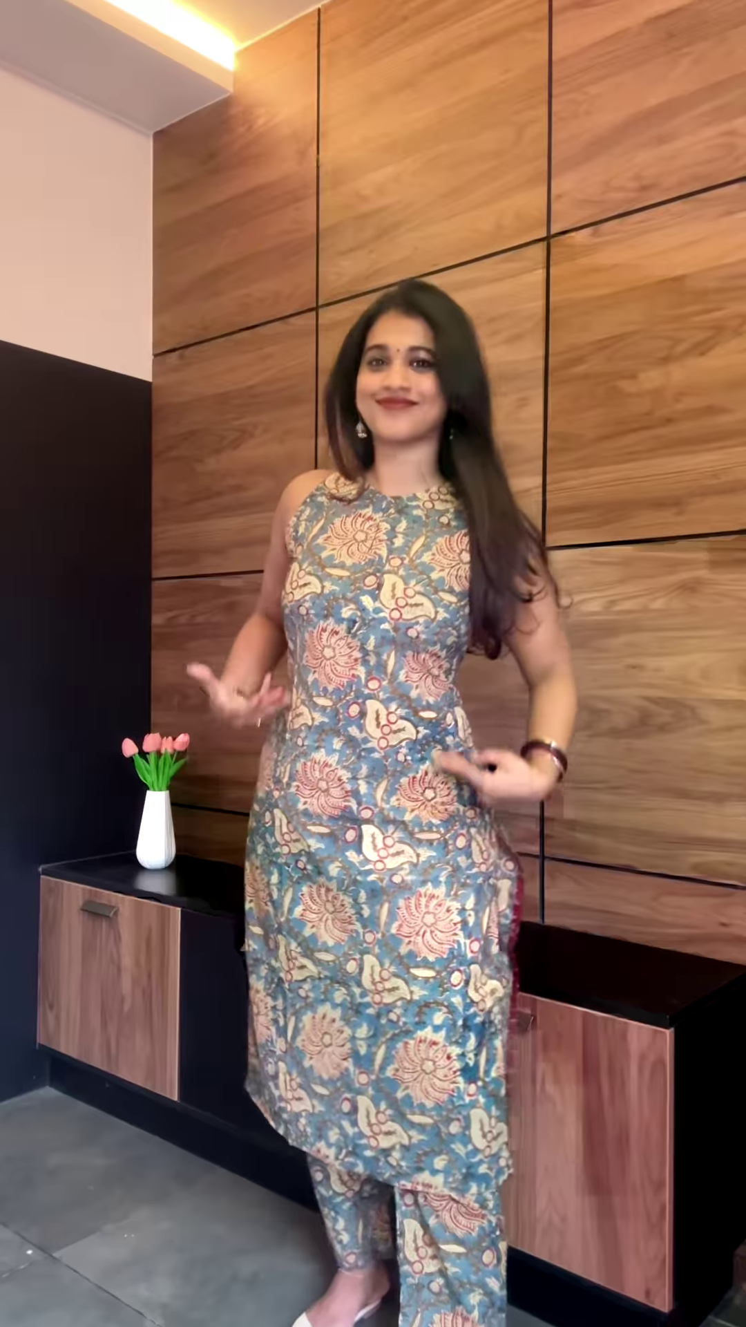 Elegant Floral Print Sleeveless Kurta Set with Matching Palazzo Pants - Image 7